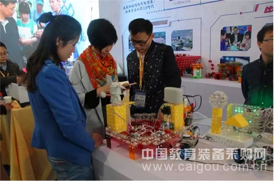 微观:第70届教育装备展进行第二天
