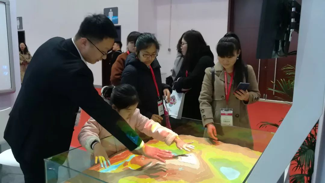 中教启星三大核心解决方案亮相19年北京教育装备展