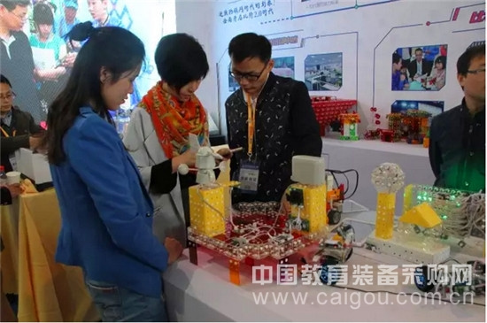 微观:第70届教育装备展进行第二天