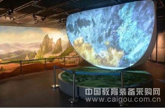 鸿合携NEC工程投影机惊艳矿博会,“地心之旅”好评如潮