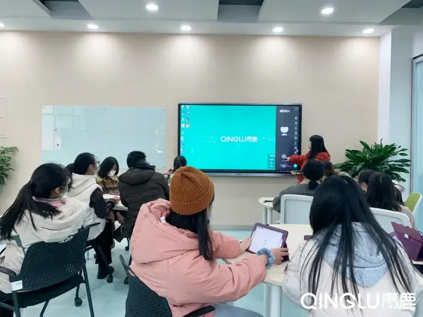 成都师范学院打造智慧教研创新空间 吸引众多高校关注