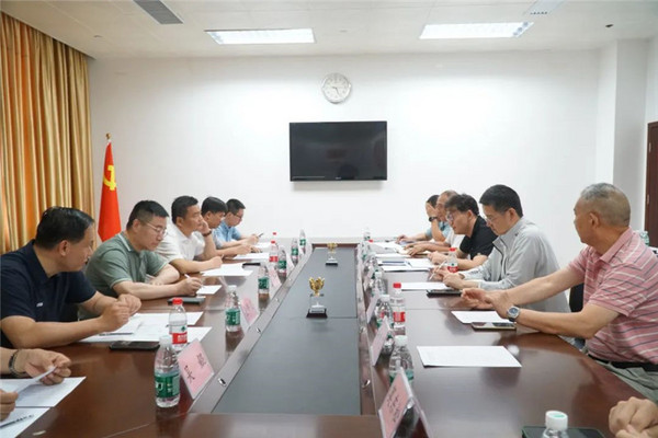 武漢體育學院到湛江潛校調研座談
