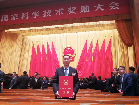鴻合榮獲“國家科學技術進步二等獎”，領航商顯市場變革