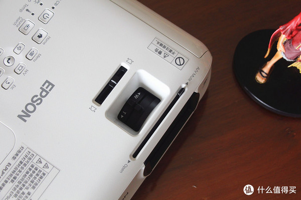年輕人的家里都應該有一臺巨屏高清看片神器，愛普生CH-TW610投影機上手體驗！