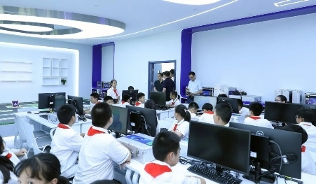 威盛教育加速布局：济南市历下区首个人工智能教育示范中心落地启动！