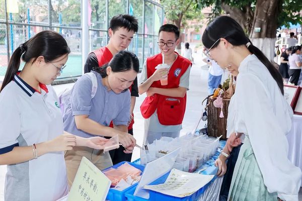 广州市大中小学“劳动教育融通职普”成果展示及提升交流活动举行