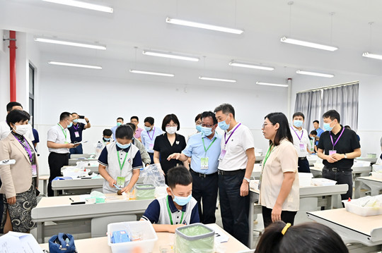 教育部在常州調研實驗教學和勞動教育
