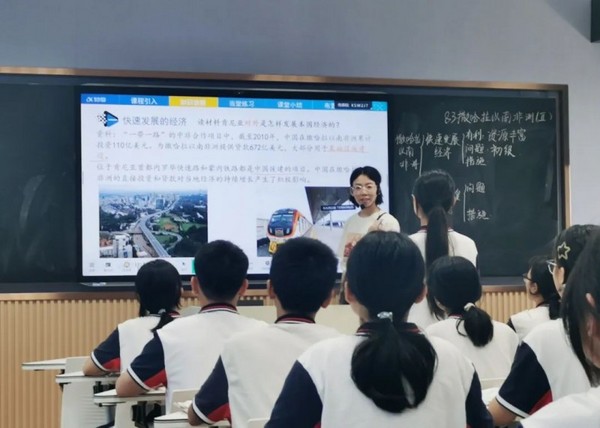 在宜賓市翠屏區，“以學為中心”的課堂正在向AI而行