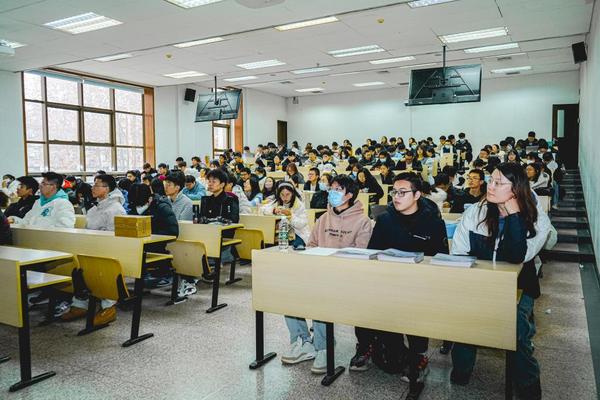 陕西首支专业高校滑雪校队在西安交通大学成立