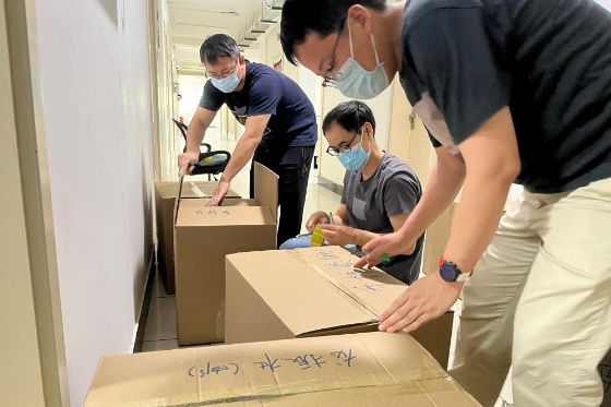 北京農學院機關黨員干部主動擔當作為護航畢業生離?！白詈笠还铩? alt=