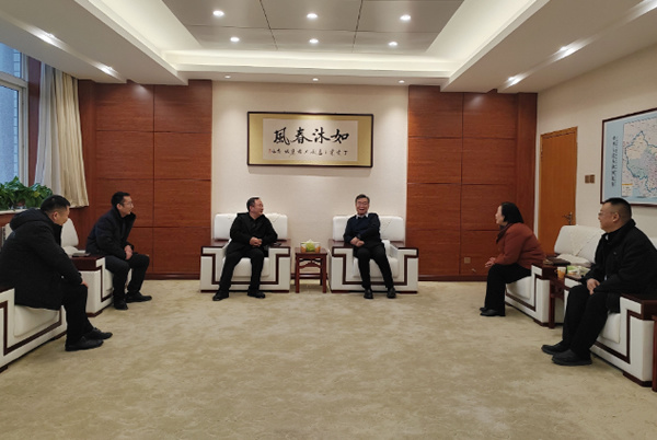 河南金鵬管道有限公司董事長賈陸軍一行來河南城建學院開展產學研對接