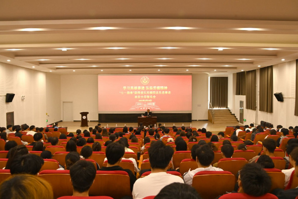 “七一勋章”获得者、全国劳动模范石光银先进事迹报告会在延安大学举行