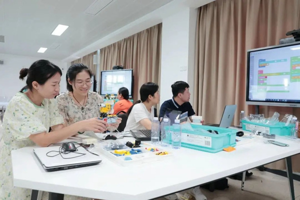 福建首批人工智能教育捐贈項目落地