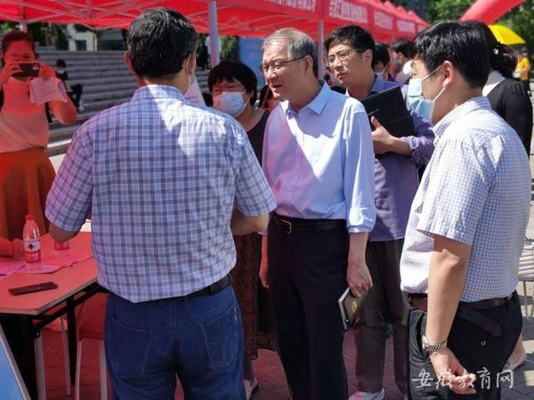 以生為本助就業 合肥學院線下招聘會提供1383個就業崗位