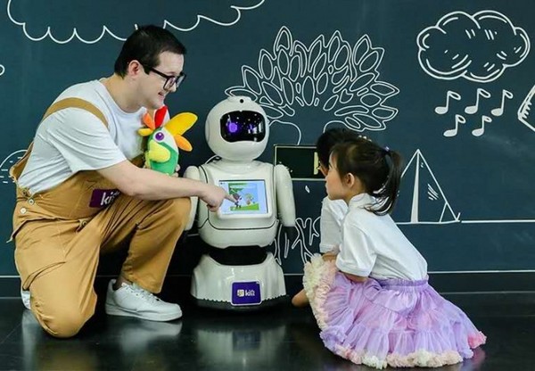宾果智能机器人落地“KK英语” 战略合作促“AI+幼教”深度融合