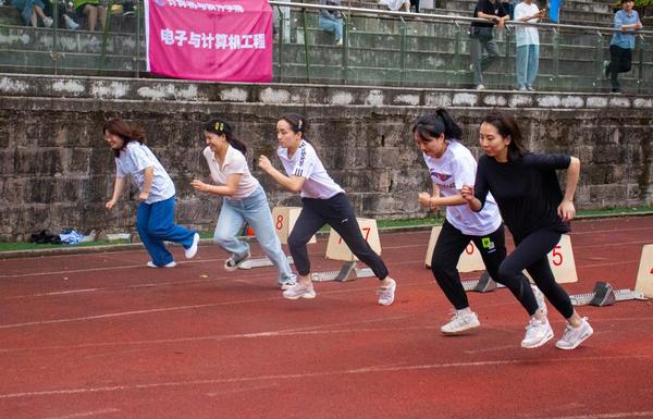 西南石油大学南充校区举行第十三届田径运动会