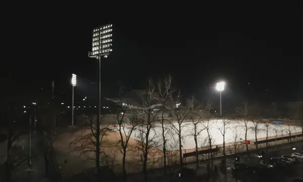 北京理工大學操場主場完成燈光升級改造 滿足大賽轉播亮度標準