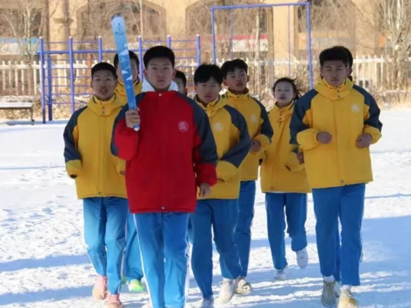 內蒙古呼倫貝爾市海拉爾區校園冰雪活動熱度再升溫