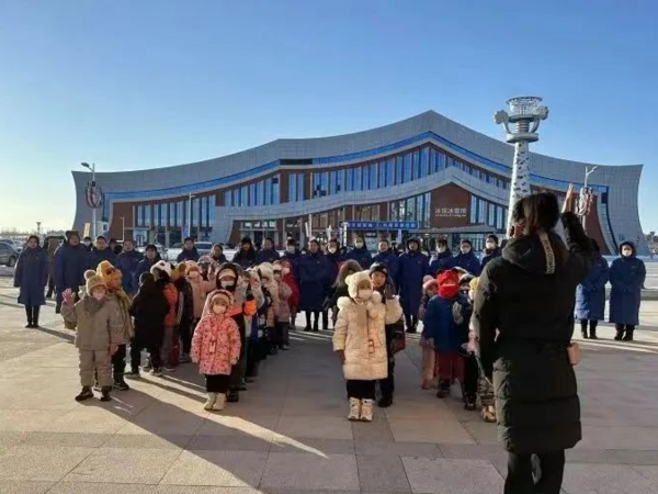 內蒙古呼倫貝爾市海拉爾區校園冰雪活動熱度再升溫