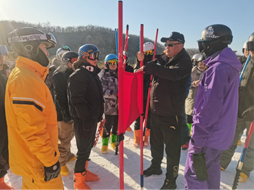 陜西省校園冰壺、滑雪項目二級、一級裁判員培訓班在延安國際滑雪場順利開班